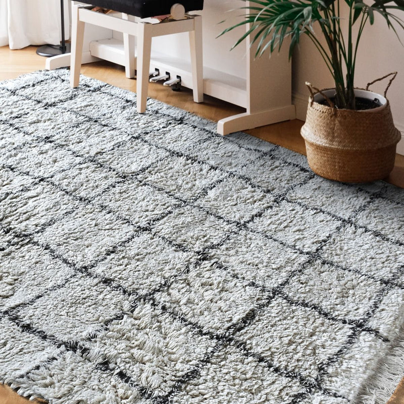 Table Tufted Ivory Charcoal Rug